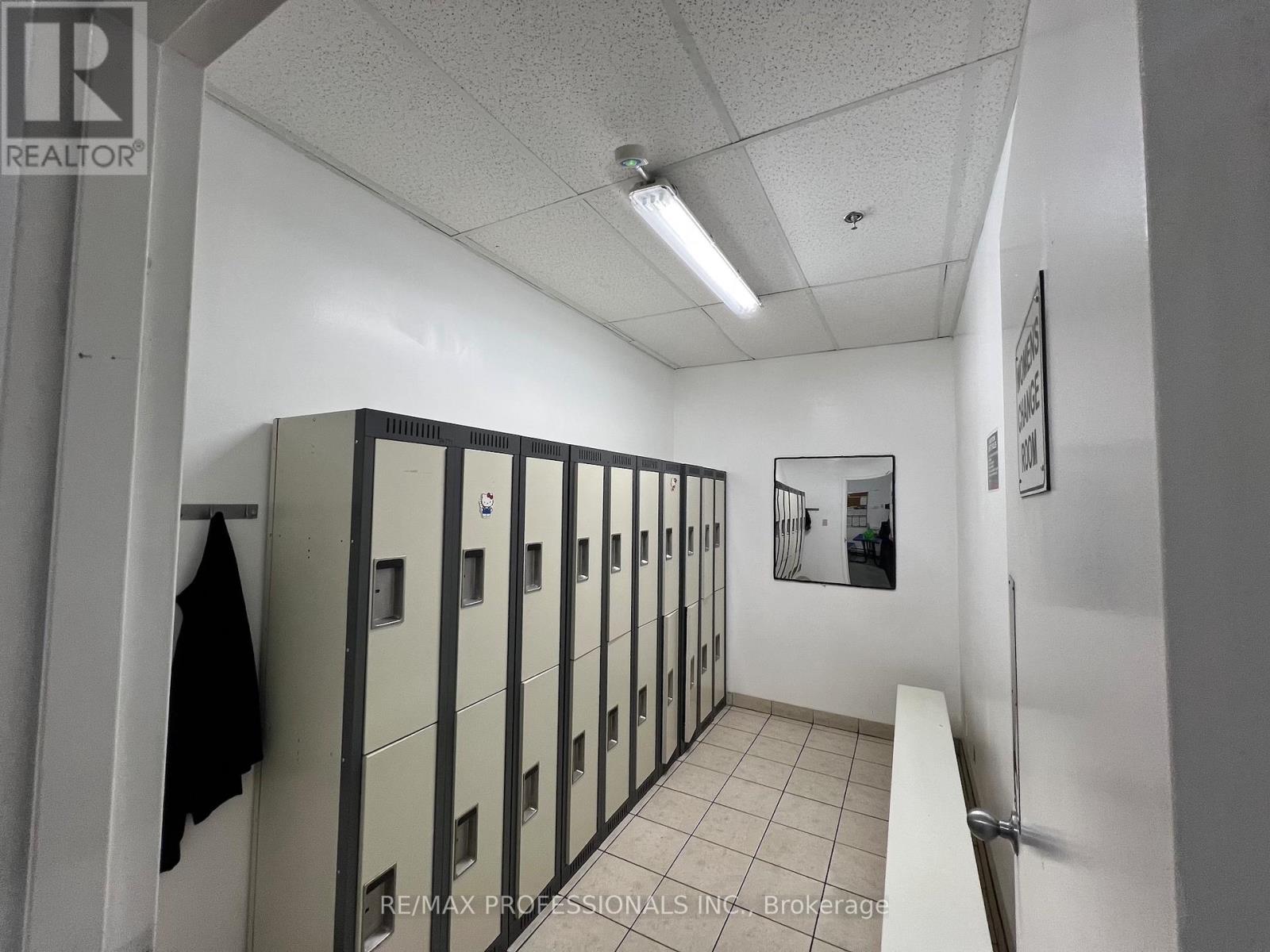 B - 130 North Queen Street, Toronto, Ontario  M8Z 2E4 - Photo 23 - W12756128