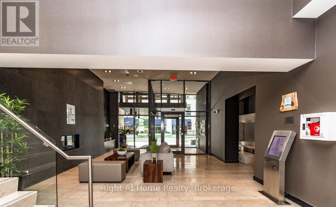 1506 - 1940 Ironstone Drive, Burlington, Ontario  L7L 0E4 - Photo 2 - W12756148