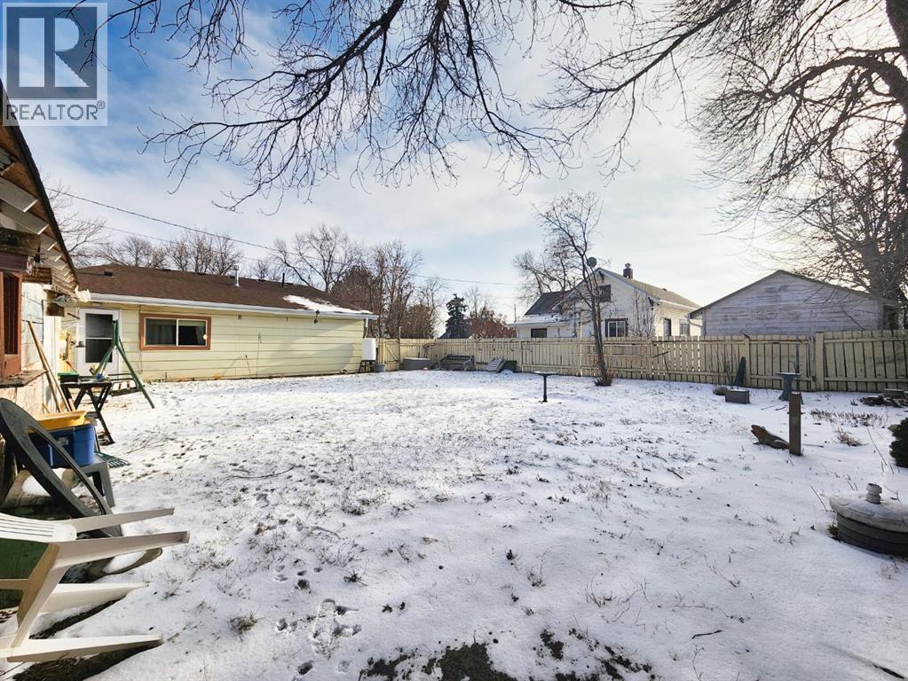 5213 2nd Street West, Claresholm, Alberta  T0L 0T0 - Photo 13 - A2277205