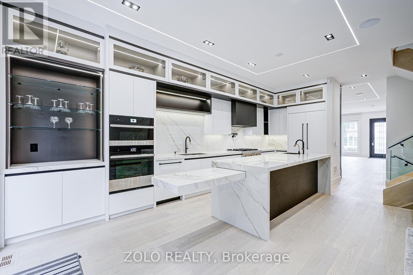 151 Dewbourne Avenue, Toronto, Ontario  M6C 1Z1 - Photo 4 - C12756136