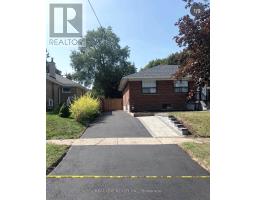 18 COURTON DRIVE, Toronto, Ontario