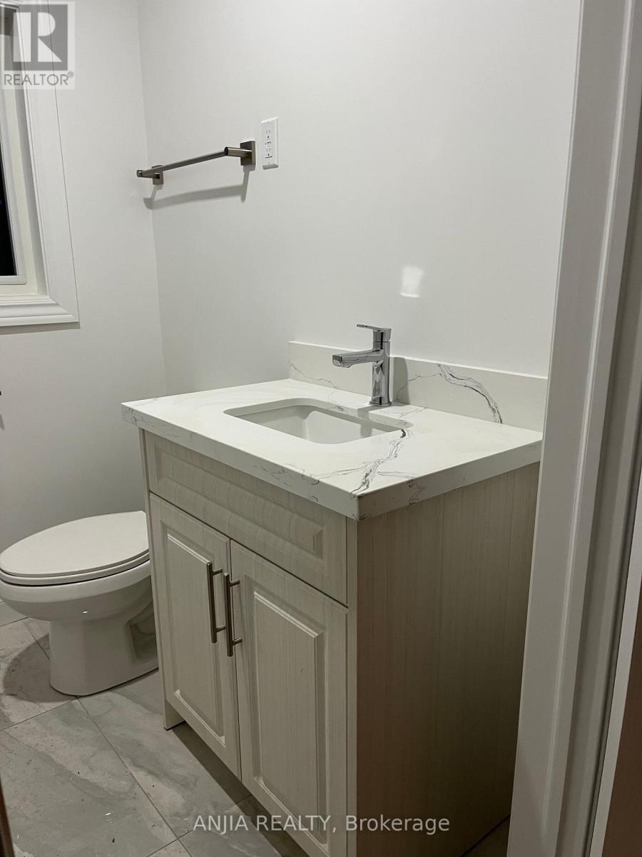 77 Nash Drive, Toronto (Downsview-Roding-Cfb), Ontario  M3M 2L6 - Photo 5 - W12756186