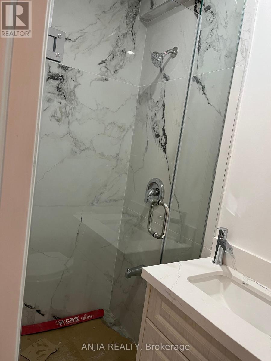 77 Nash Drive, Toronto (Downsview-Roding-Cfb), Ontario  M3M 2L6 - Photo 7 - W12756186