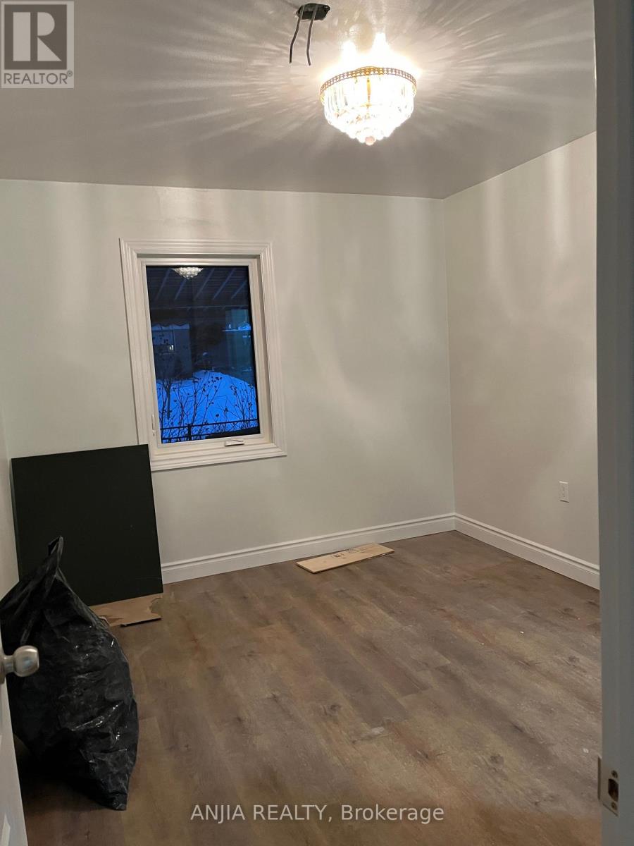 77 Nash Drive, Toronto (Downsview-Roding-Cfb), Ontario  M3M 2L6 - Photo 8 - W12756186