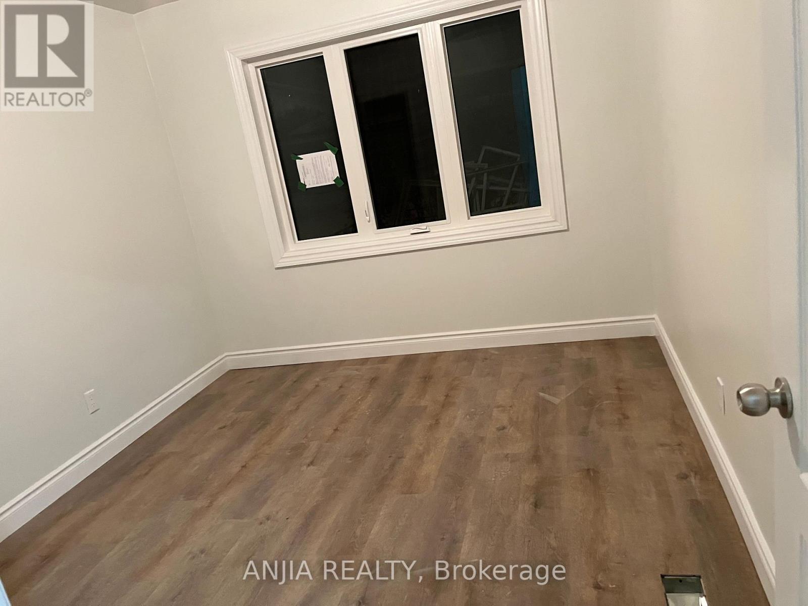 77 Nash Drive, Toronto (Downsview-Roding-Cfb), Ontario  M3M 2L6 - Photo 9 - W12756186