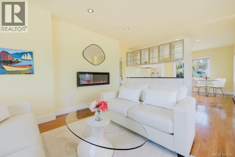 1865 Quamichan St, Victoria, British Columbia  V8S 2B7 - Photo 3 - 1025106