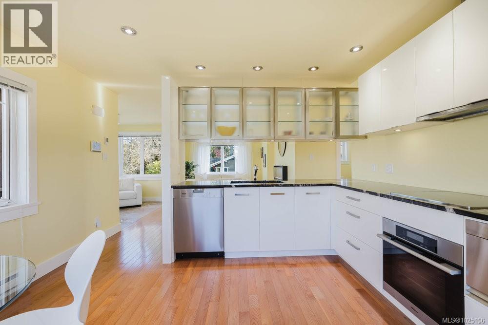 1865 Quamichan St, Victoria, British Columbia  V8S 2B7 - Photo 6 - 1025106