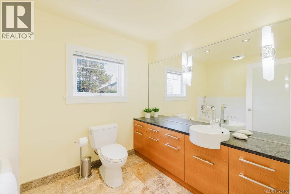 1865 Quamichan St, Victoria, British Columbia  V8S 2B7 - Photo 9 - 1025106