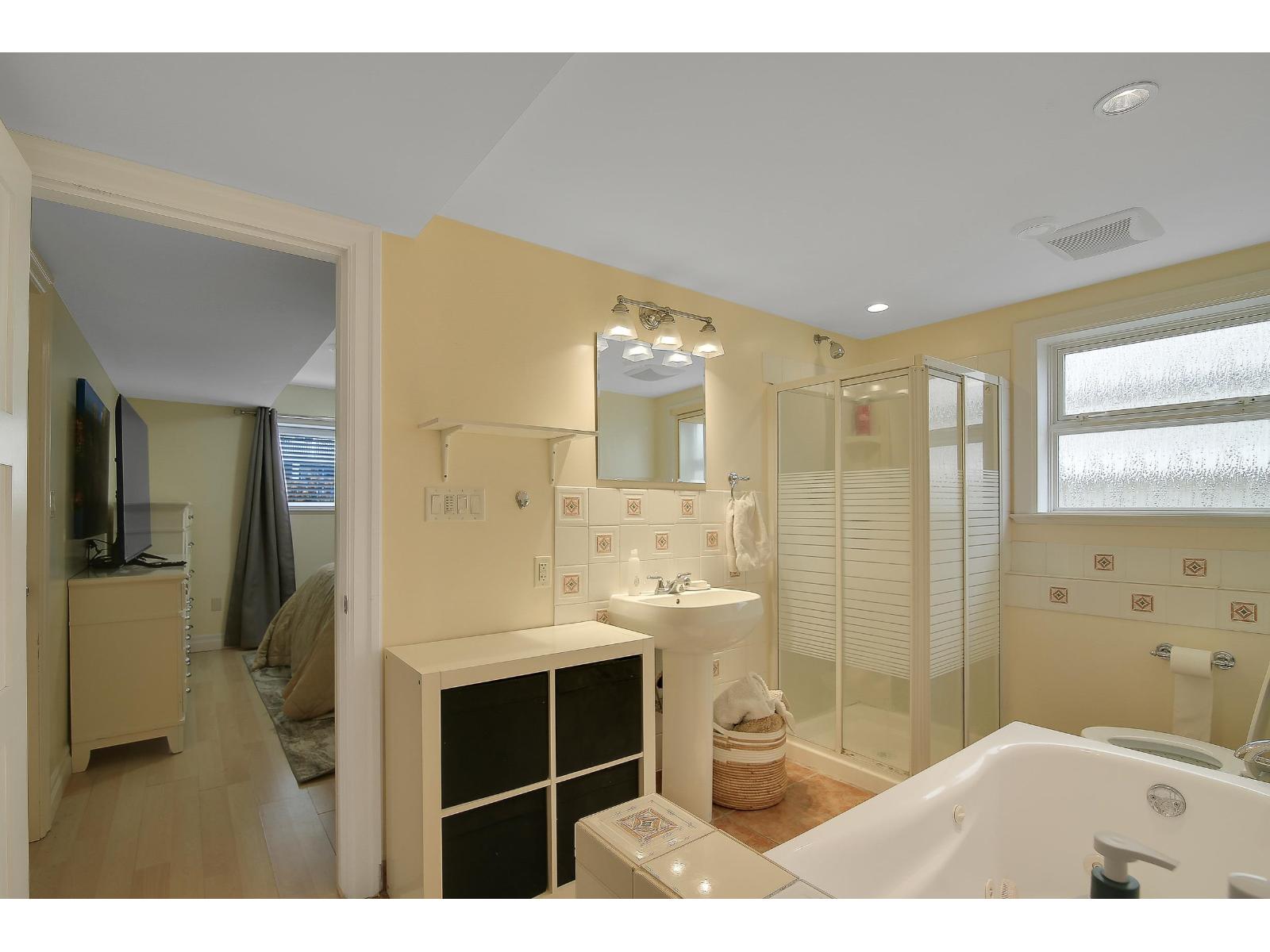 1050 Parker Street, White Rock, British Columbia  V4B 4R7 - Photo 32 - R3086294