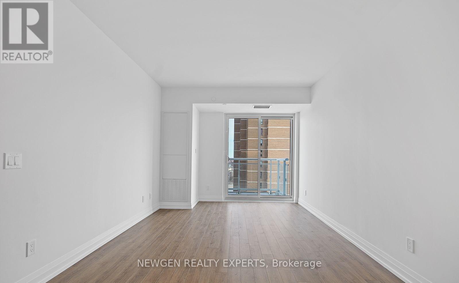 1904 - 286 Main Street, Toronto, Ontario  M4C 0B3 - Photo 6 - E12756228