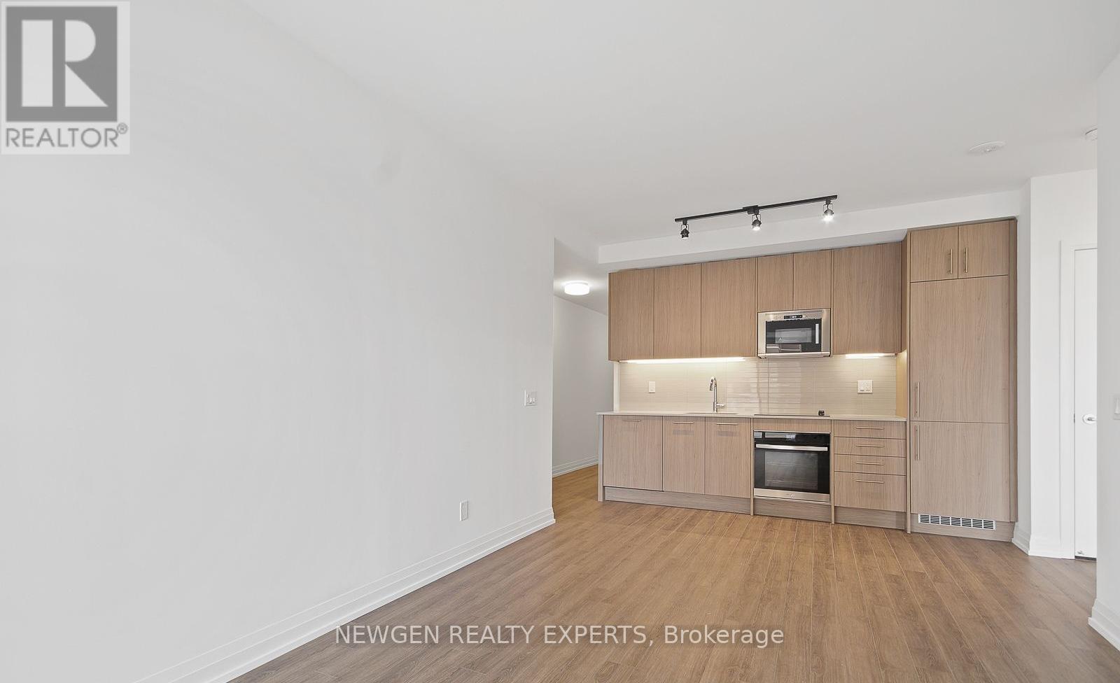 1904 - 286 Main Street, Toronto, Ontario  M4C 0B3 - Photo 8 - E12756228