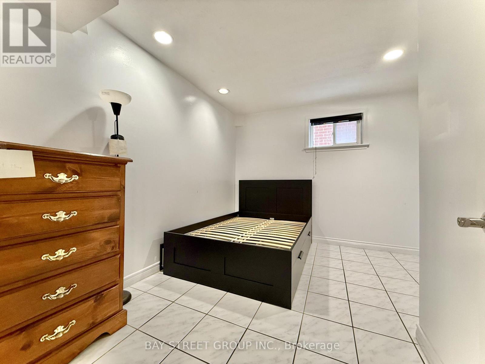 4 Shepton Way, Toronto (Steeles), Ontario  M1V 4S2 - Photo 5 - E12756262