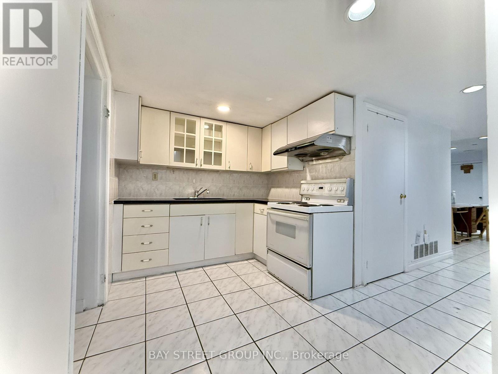 4 Shepton Way, Toronto (Steeles), Ontario  M1V 4S2 - Photo 6 - E12756262