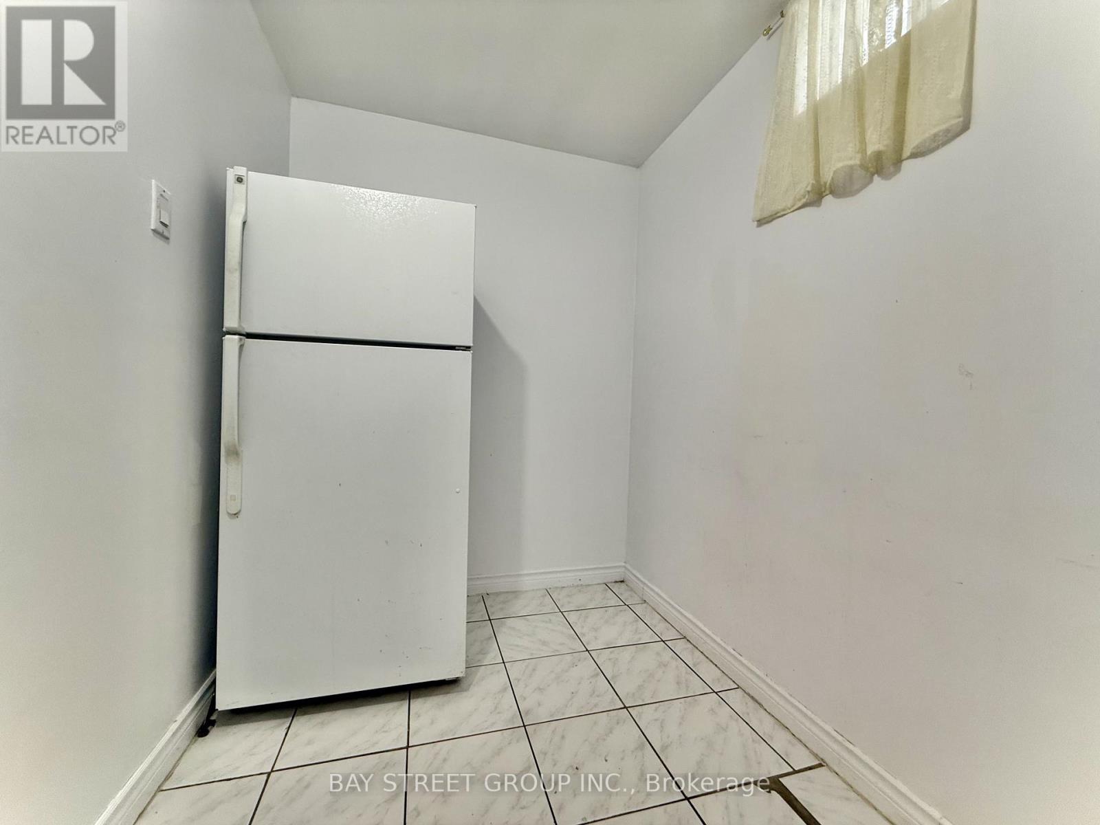 4 Shepton Way, Toronto (Steeles), Ontario  M1V 4S2 - Photo 7 - E12756262