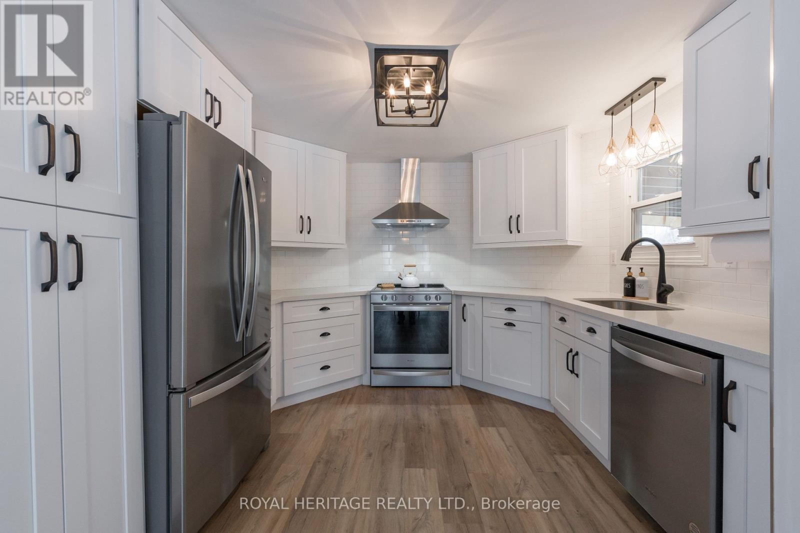 104 Linden Lane, Innisfil, Ontario  L9S 1N4 - Photo 11 - N12756222