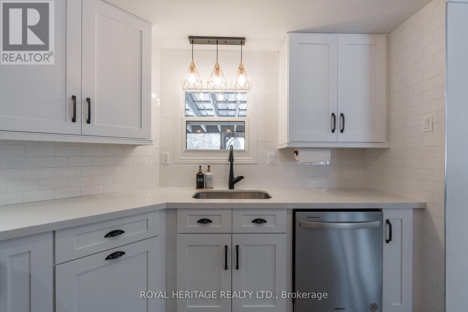 104 Linden Lane, Innisfil, Ontario  L9S 1N4 - Photo 12 - N12756222