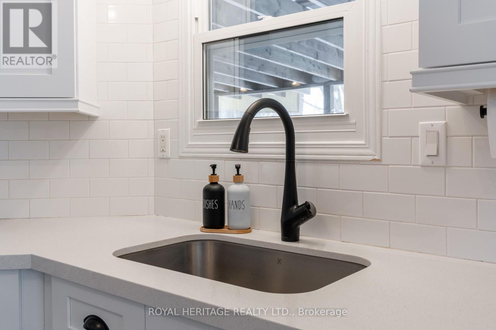 104 Linden Lane, Innisfil, Ontario  L9S 1N4 - Photo 13 - N12756222