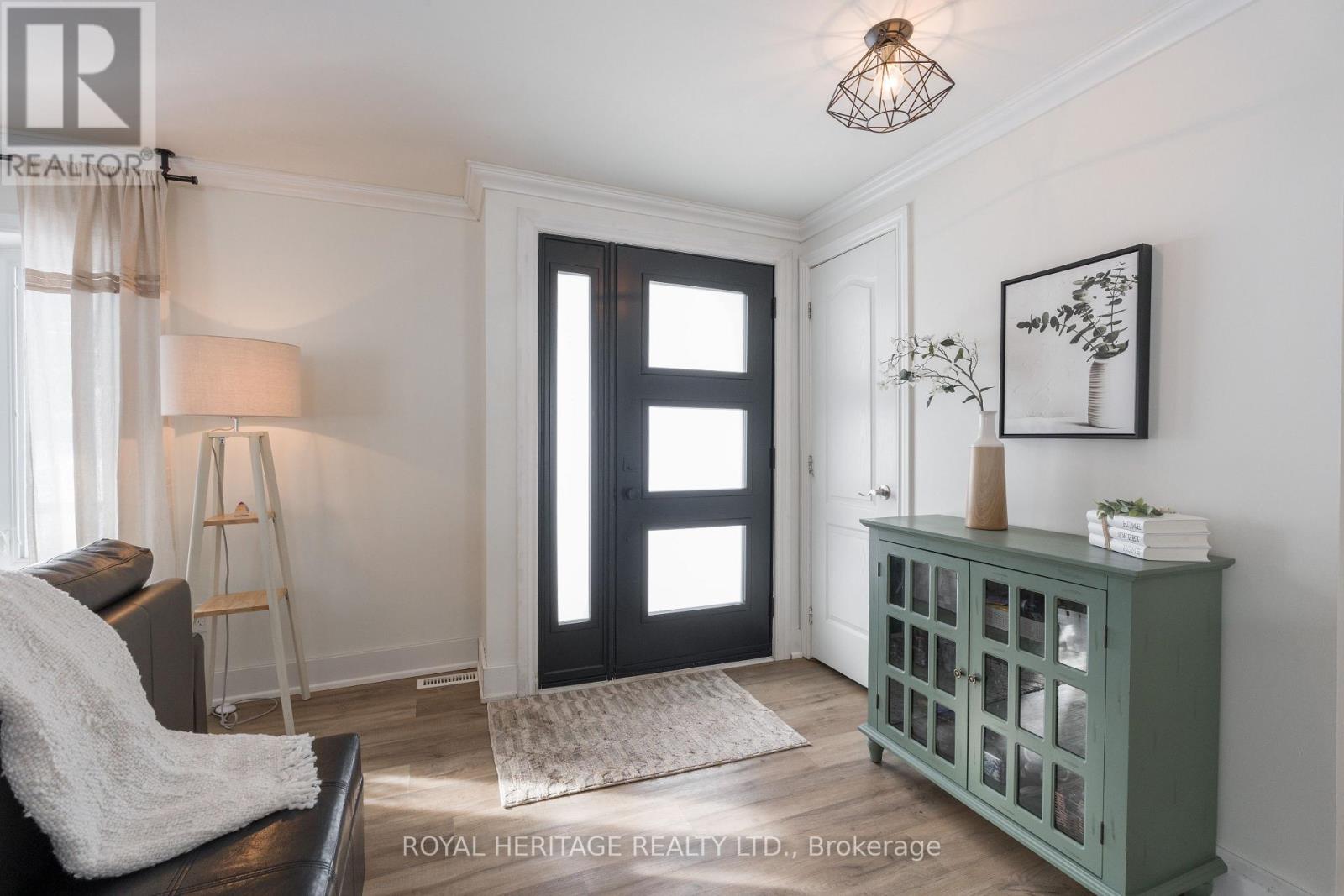 104 Linden Lane, Innisfil, Ontario  L9S 1N4 - Photo 3 - N12756222