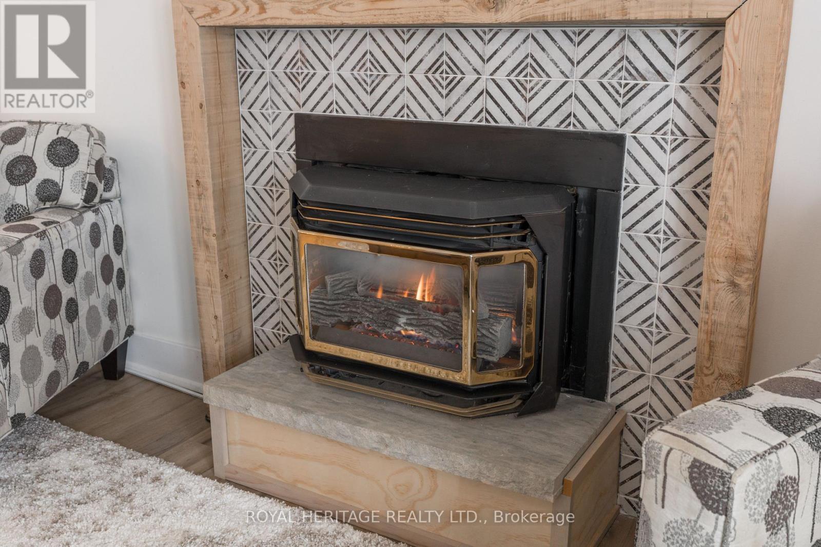 104 Linden Lane, Innisfil, Ontario  L9S 1N4 - Photo 8 - N12756222