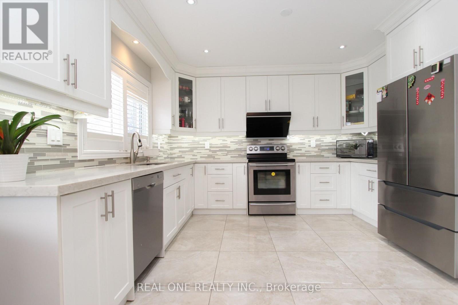 2 Delisle Street, Richmond Hill (Devonsleigh), Ontario  L4S 2R3 - Photo 10 - N12756256