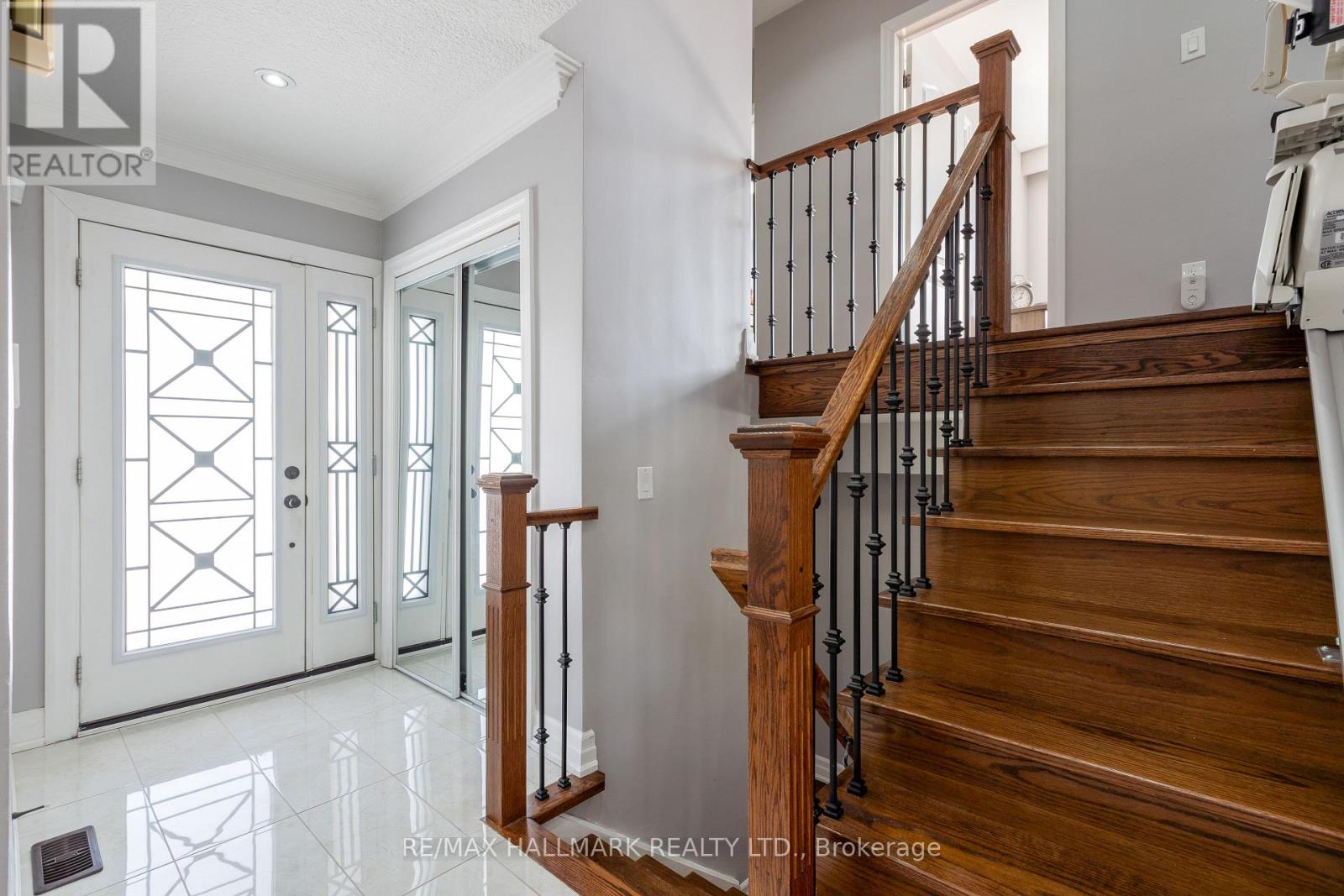 16 Marblehead Road, Toronto (Kingsview Village-The Westway), Ontario  M9R 3B6 - Photo 3 - W12756268