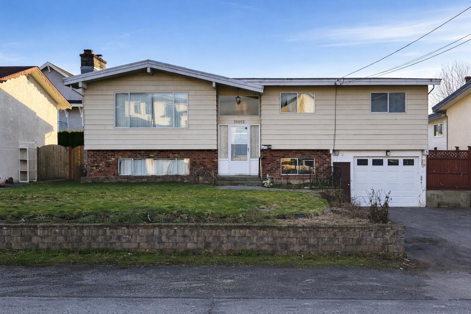 32052 MELMAR AVENUE, Abbotsford, British Columbia