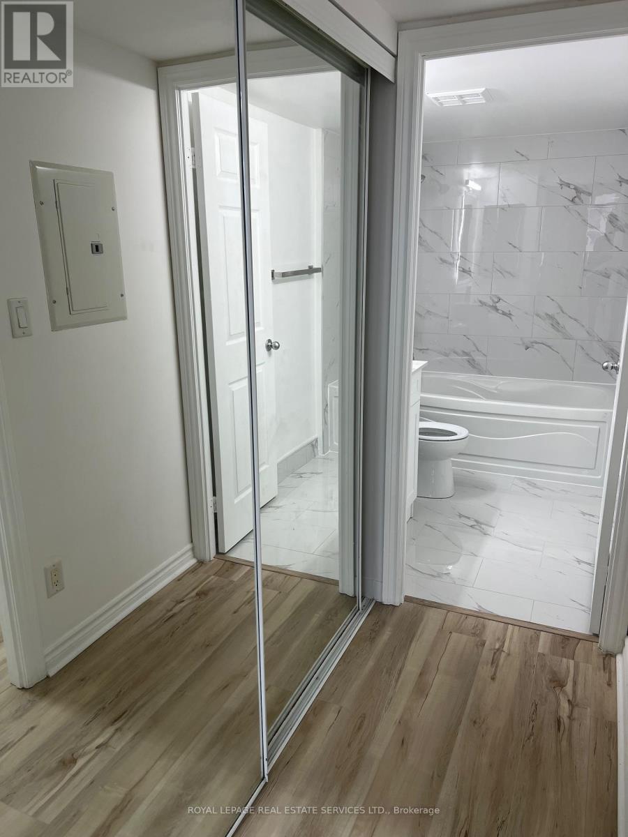 2116 - 3880 Duke Of York Boulevard, Mississauga, Ontario  L5B 4M7 - Photo 16 - W12704198