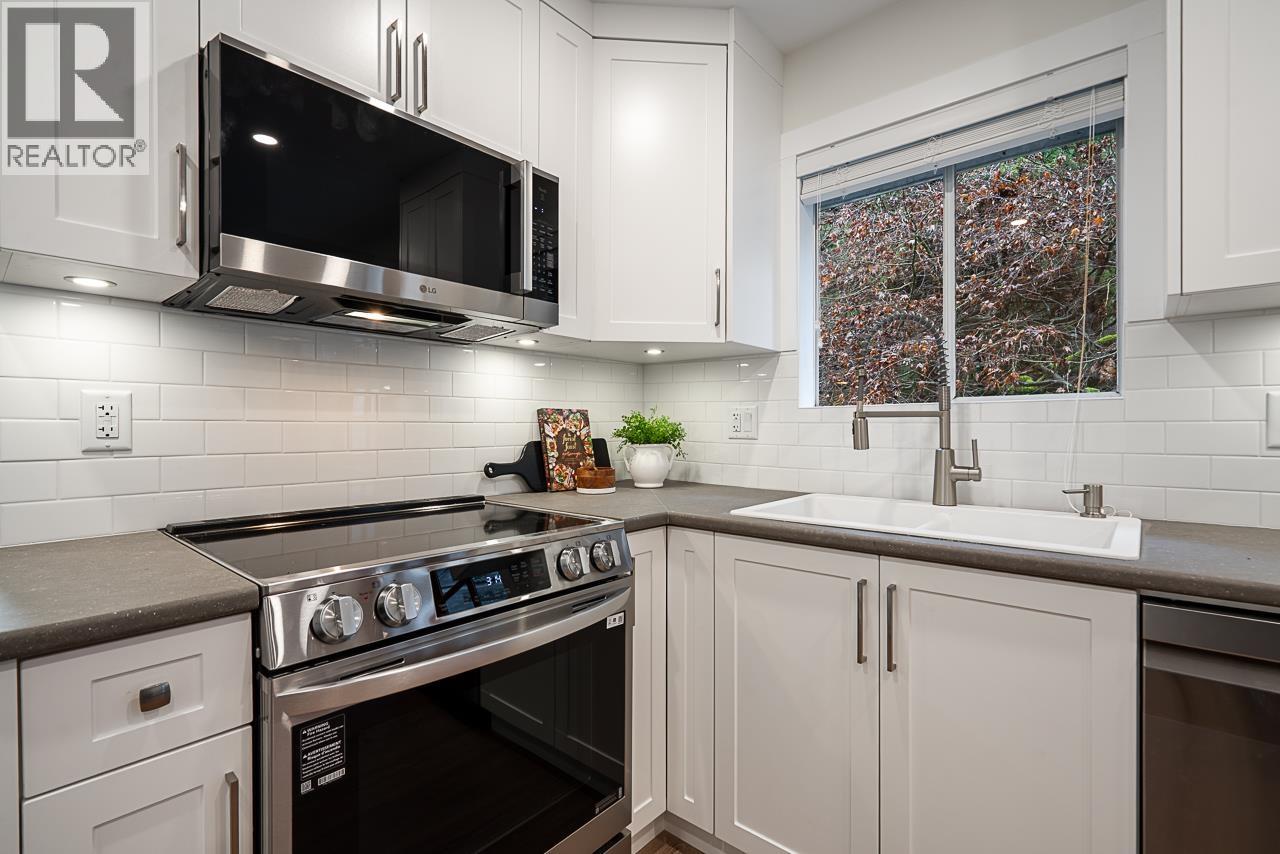 2266 Swinburne Avenue, North Vancouver, British Columbia  V7H 1L1 - Photo 13 - R3086289