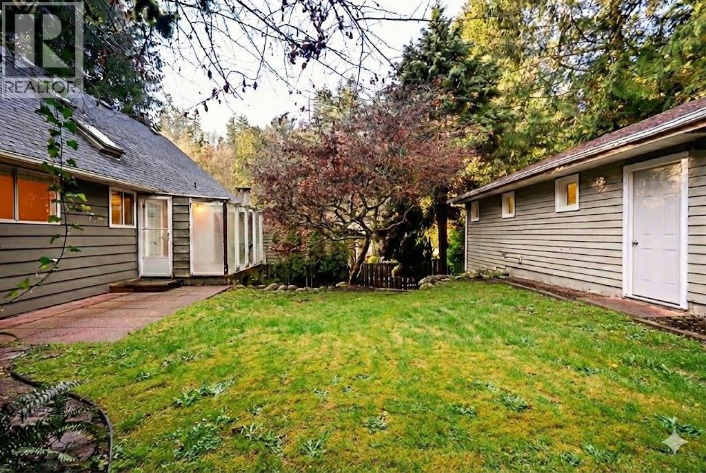 2266 Swinburne Avenue, North Vancouver, British Columbia  V7H 1L1 - Photo 17 - R3086289