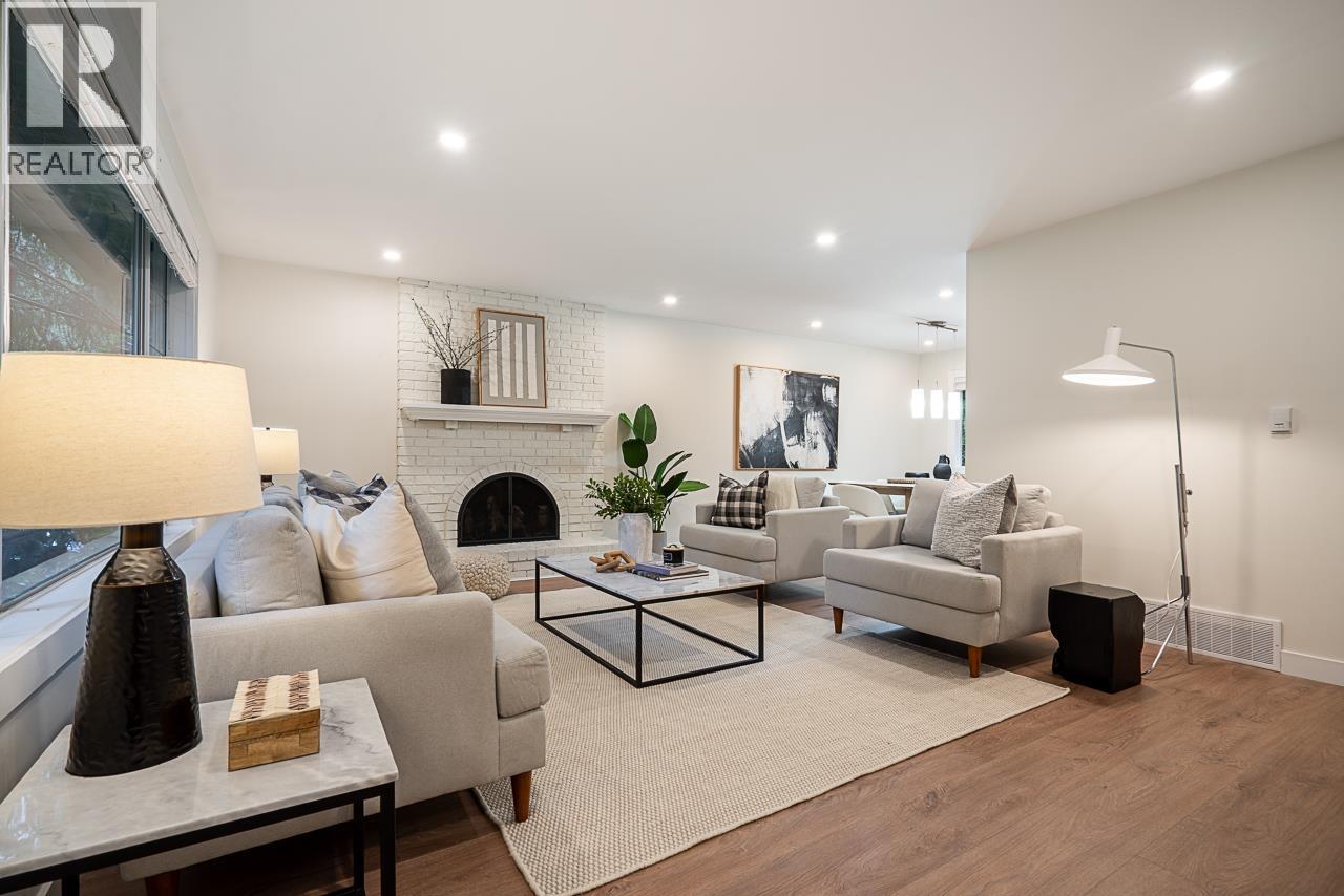 2266 Swinburne Avenue, North Vancouver, British Columbia  V7H 1L1 - Photo 2 - R3086289