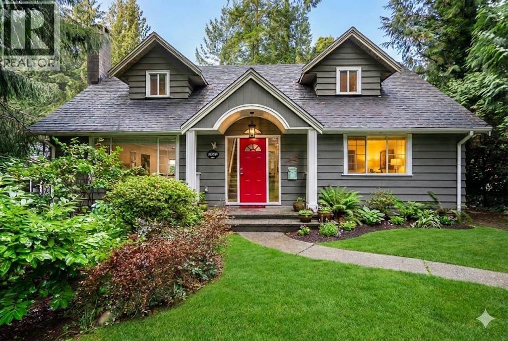 2266 SWINBURNE AVENUE, North Vancouver, British Columbia