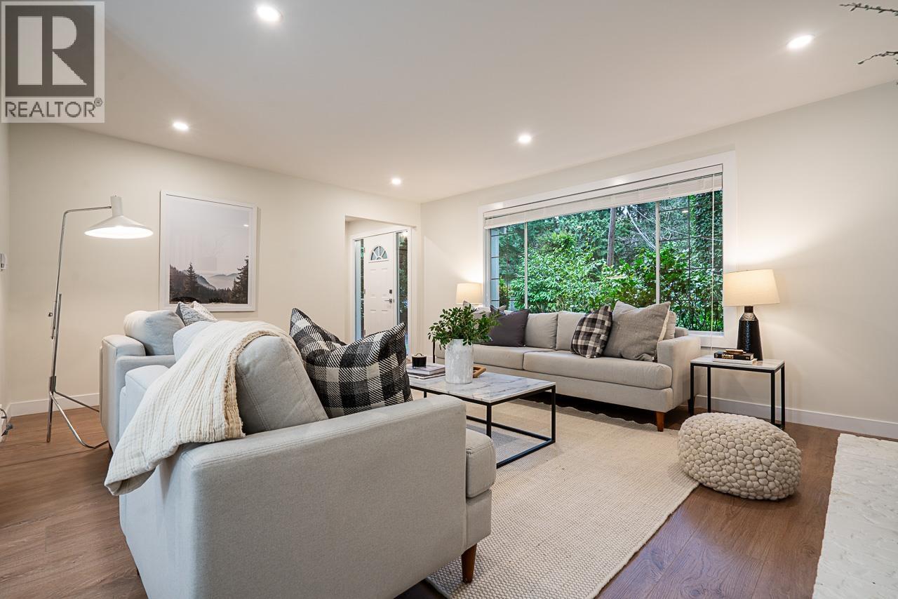 2266 Swinburne Avenue, North Vancouver, British Columbia  V7H 1L1 - Photo 8 - R3086289