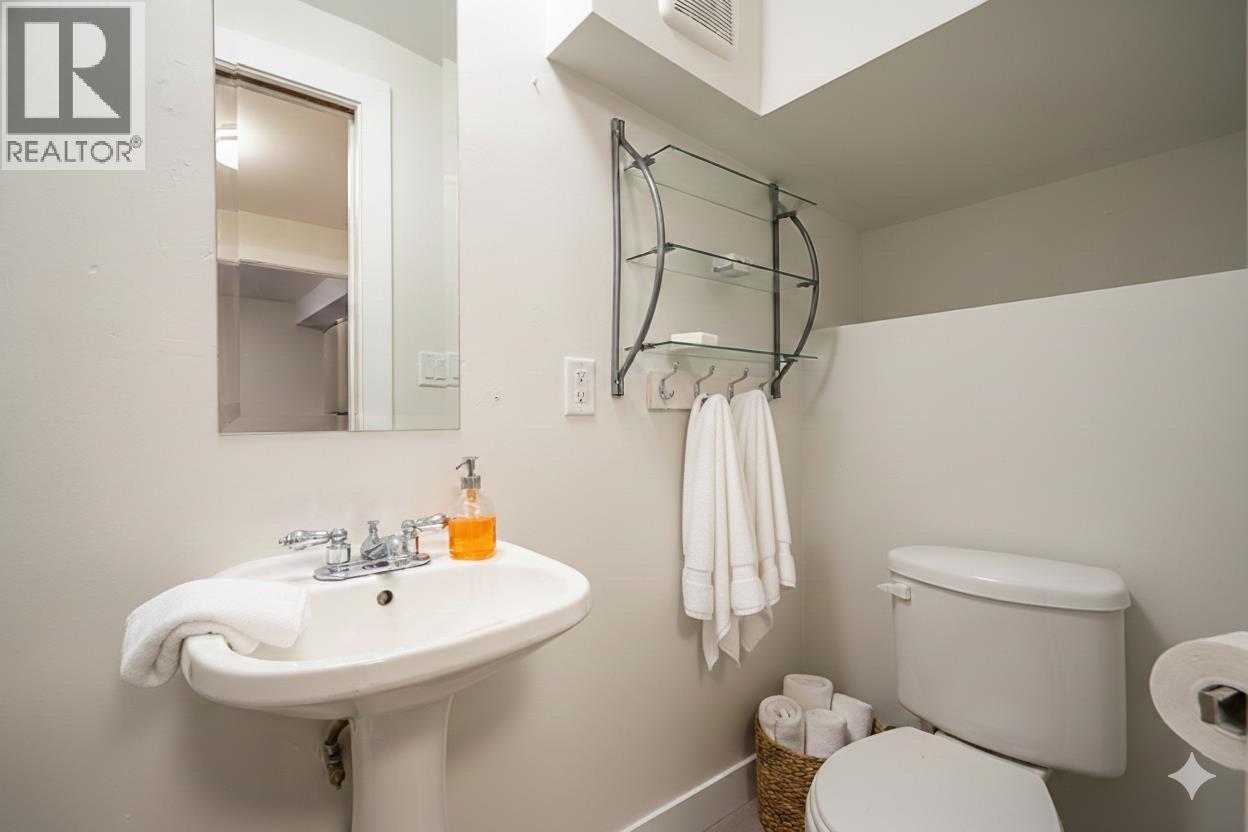 2266 Swinburne Avenue, North Vancouver, British Columbia  V7H 1L1 - Photo 35 - R3086289