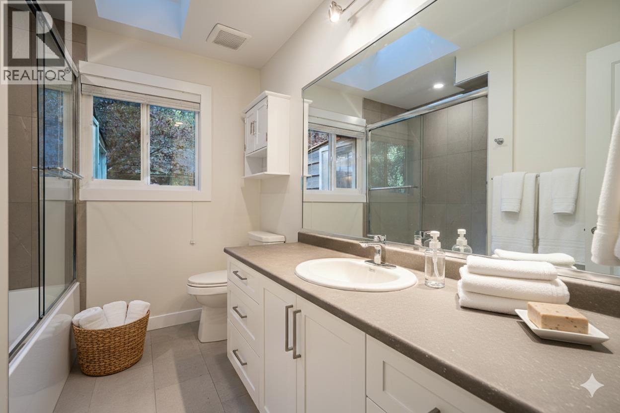 2266 Swinburne Avenue, North Vancouver, British Columbia  V7H 1L1 - Photo 23 - R3086289