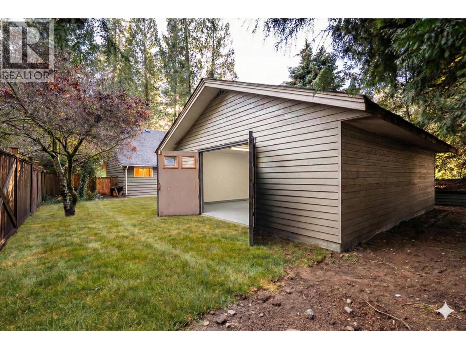 2266 Swinburne Avenue, North Vancouver, British Columbia  V7H 1L1 - Photo 37 - R3086289