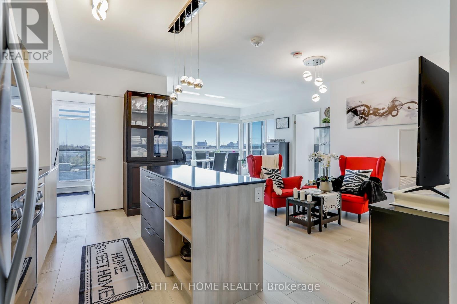 402 - 31 Tippett Road, Toronto, Ontario  M3H 0C8 - Photo 2 - C12756294