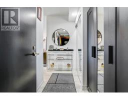 402 - 31 TIPPETT ROAD, Toronto, Ontario