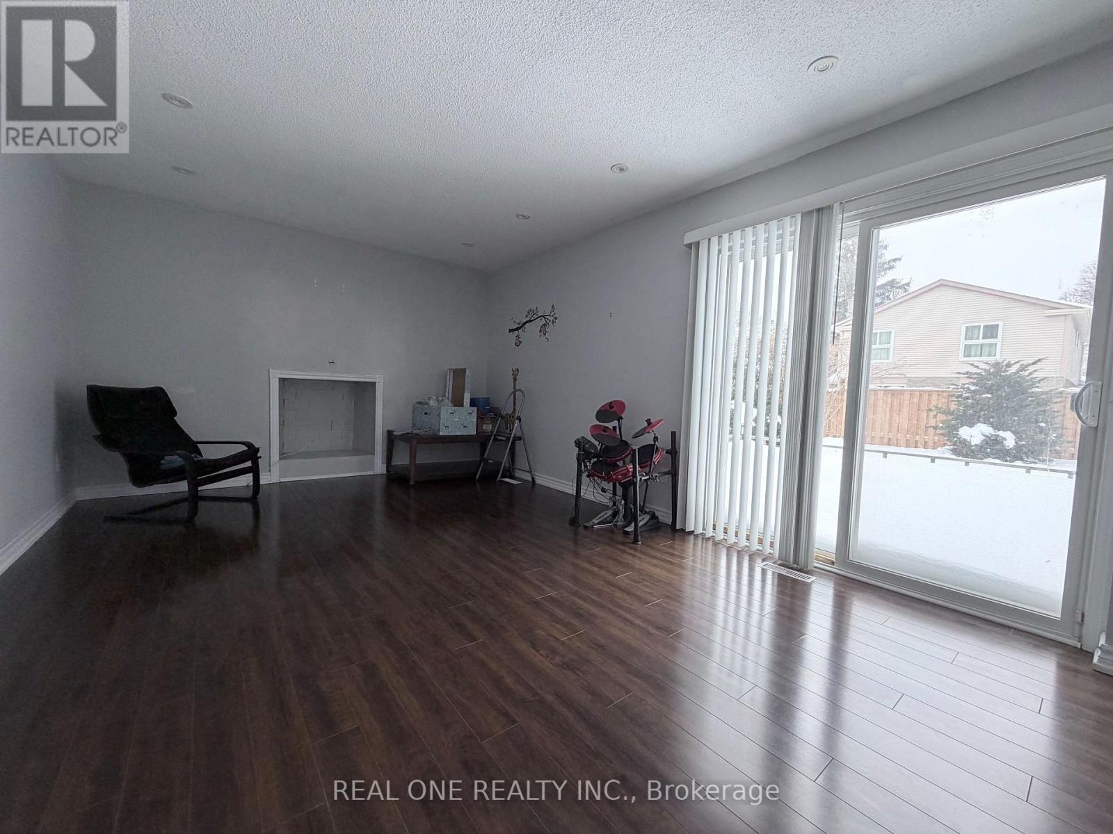 9 Breckonwood Crescent, Markham, Ontario  L3T 5G8 - Photo 7 - N12756320