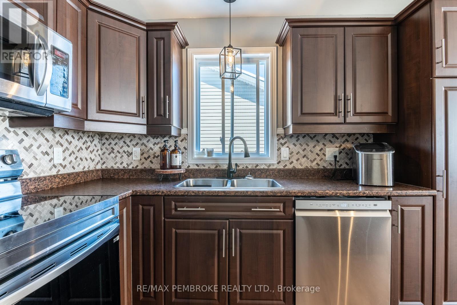 1017 Riverstone Trail, Petawawa, Ontario  K8H 0B3 - Photo 19 - X12756244