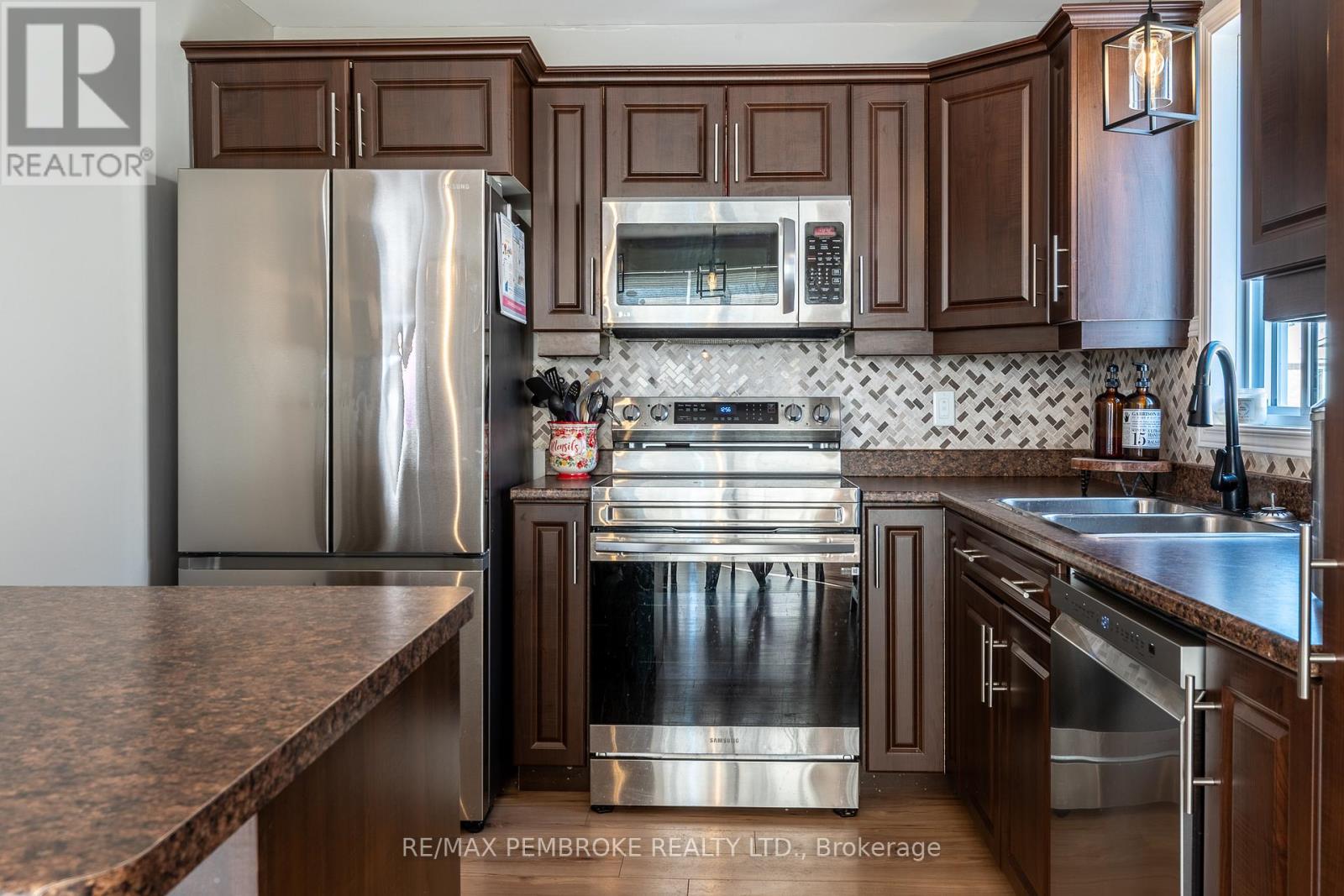 1017 Riverstone Trail, Petawawa, Ontario  K8H 0B3 - Photo 18 - X12756244