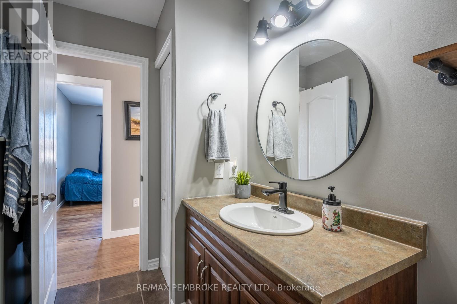 1017 Riverstone Trail, Petawawa, Ontario  K8H 0B3 - Photo 28 - X12756244