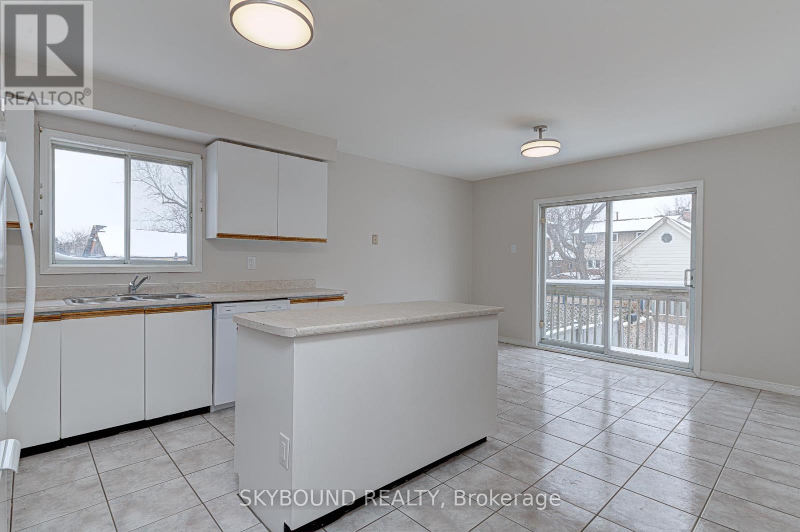 Main - 17 Ellen Street, Brampton, Ontario  L6V 1J7 - Photo 10 - W12756302