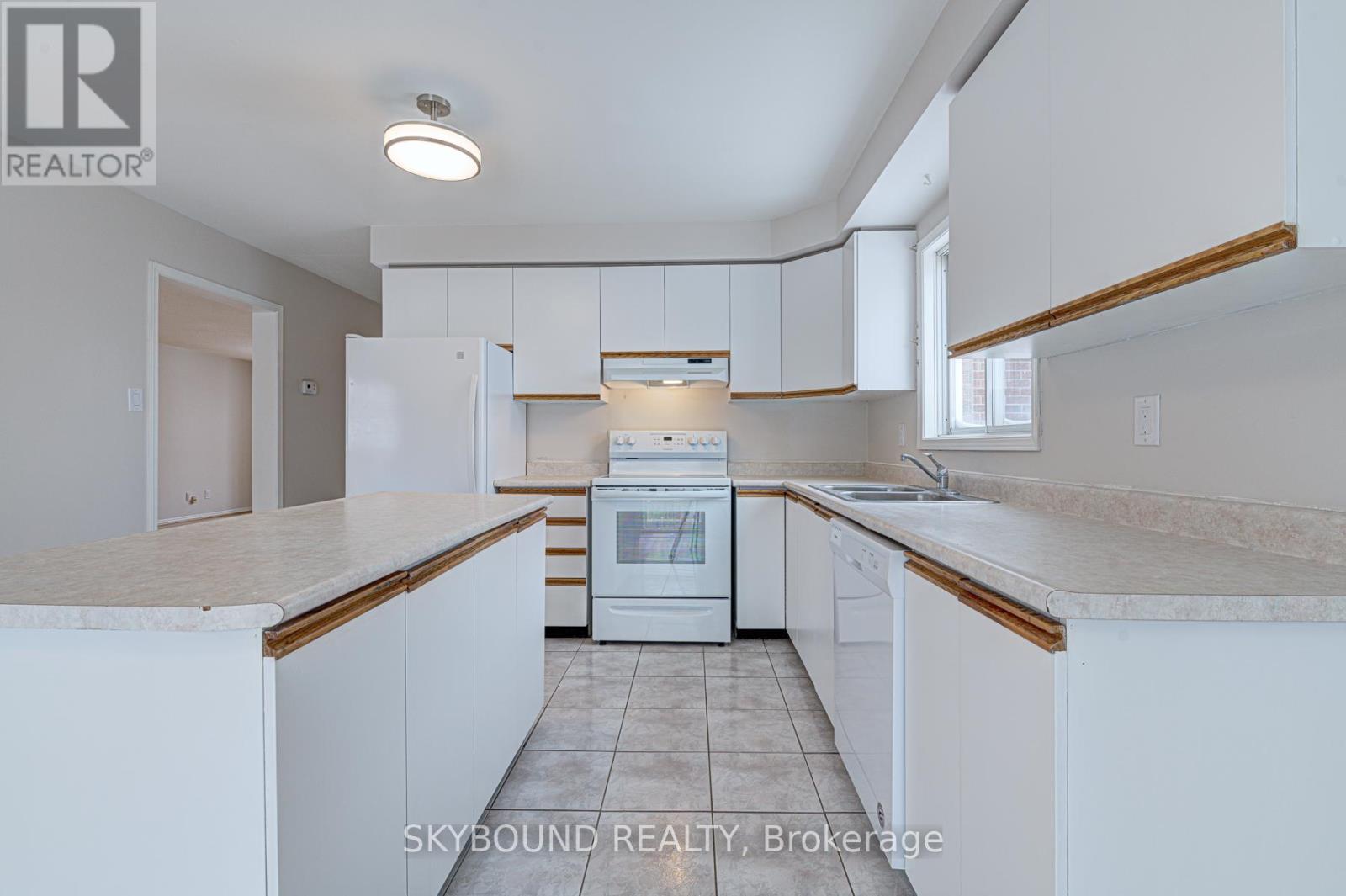 Main - 17 Ellen Street, Brampton, Ontario  L6V 1J7 - Photo 11 - W12756302