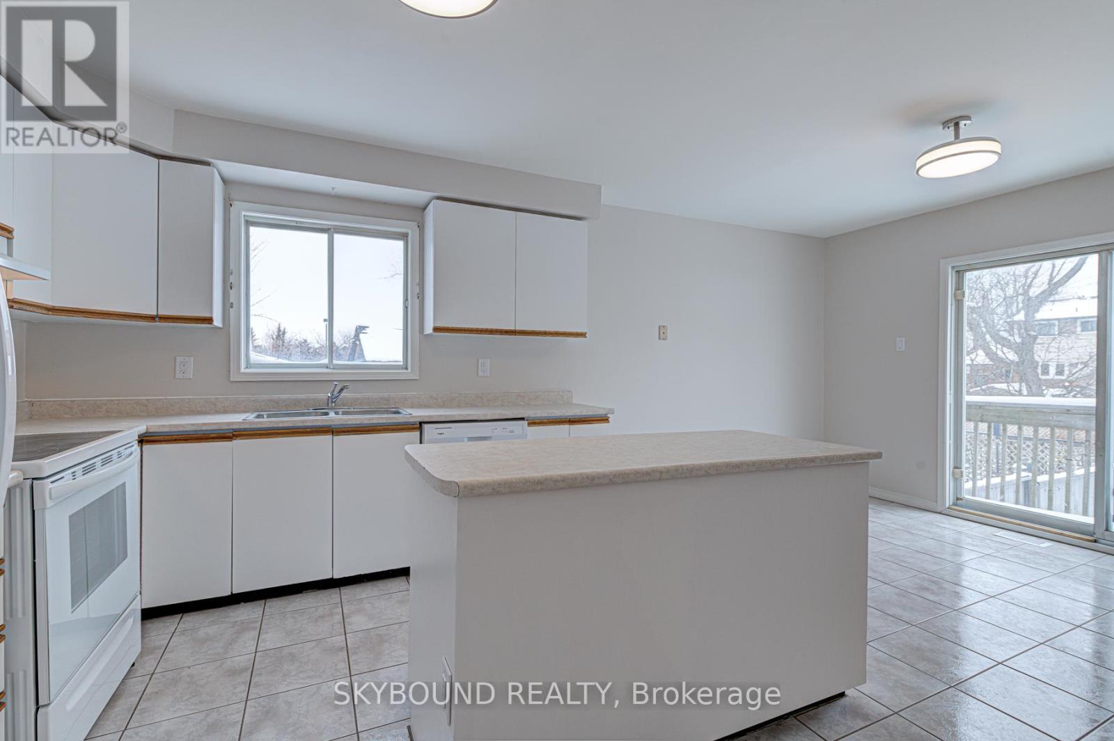 Main - 17 Ellen Street, Brampton, Ontario  L6V 1J7 - Photo 12 - W12756302