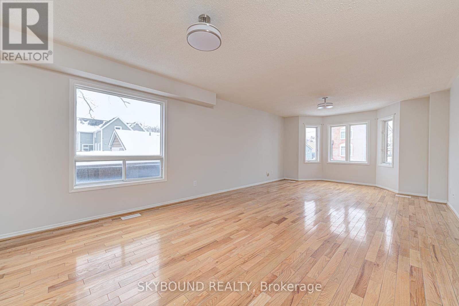 Main - 17 Ellen Street, Brampton, Ontario  L6V 1J7 - Photo 4 - W12756302