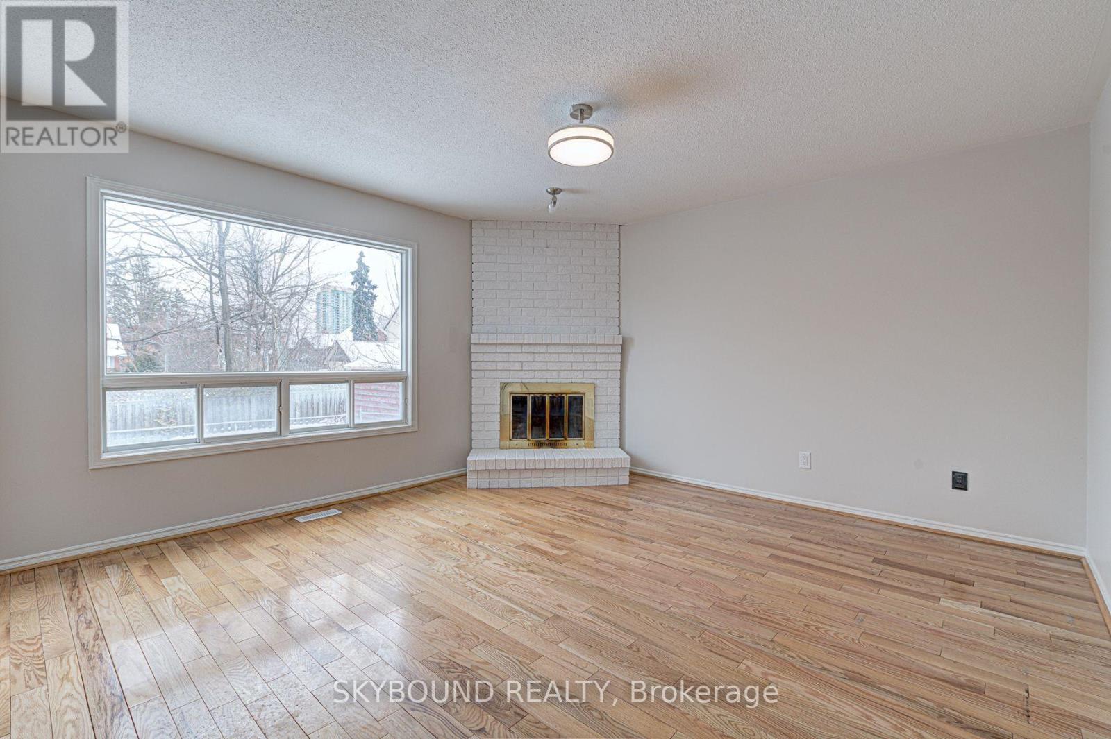 Main - 17 Ellen Street, Brampton, Ontario  L6V 1J7 - Photo 6 - W12756302