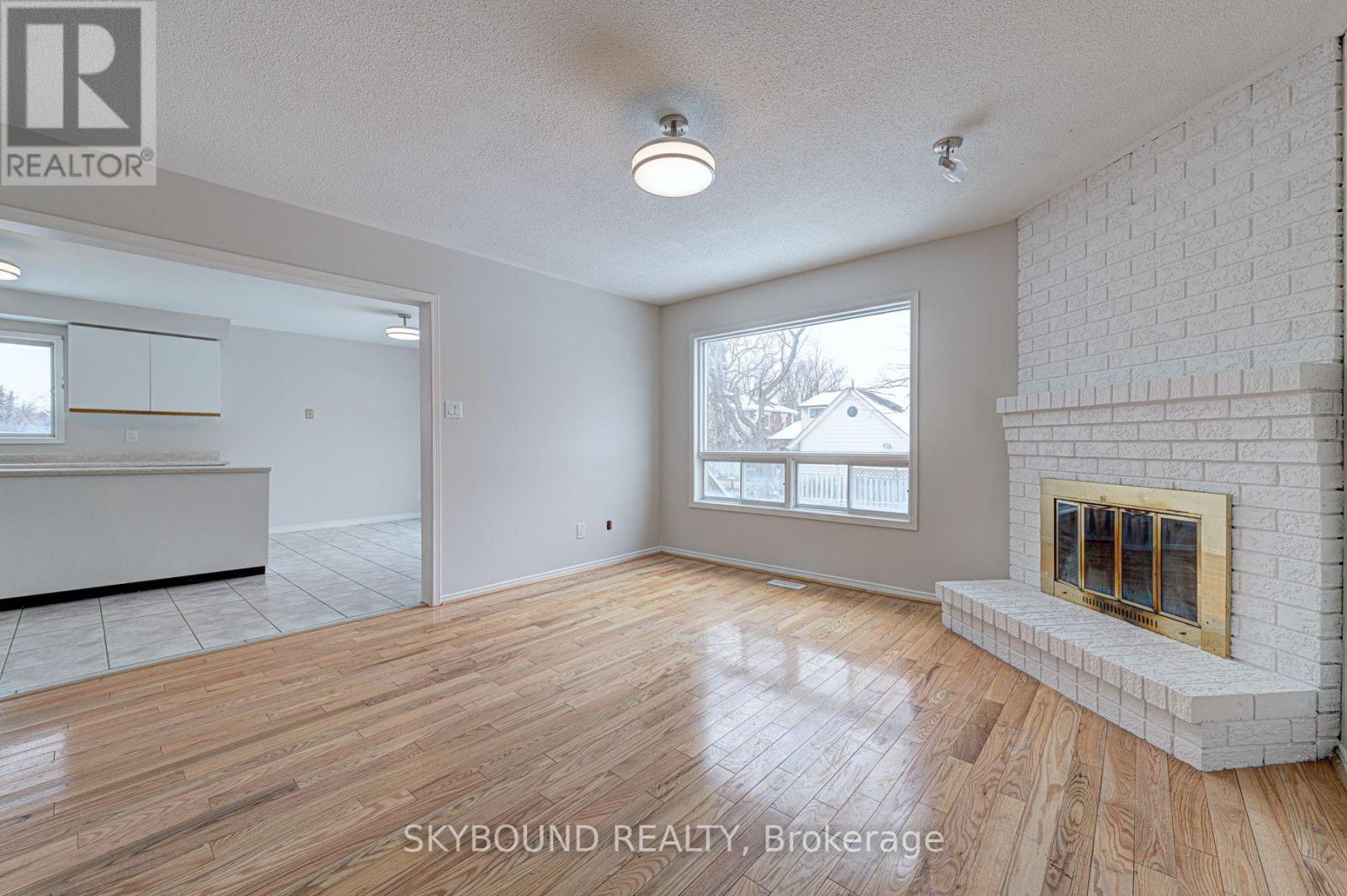 Main - 17 Ellen Street, Brampton, Ontario  L6V 1J7 - Photo 7 - W12756302