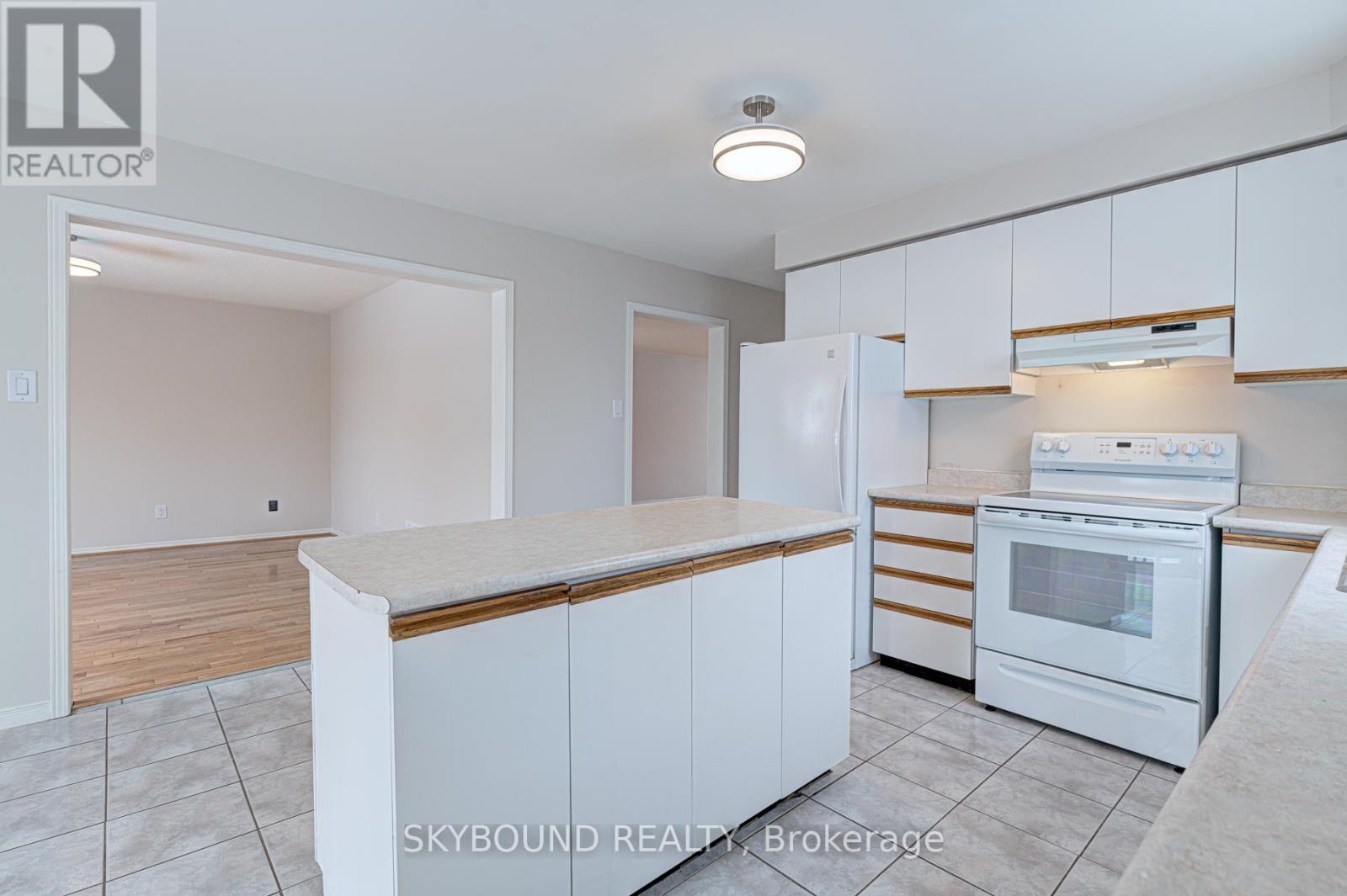 Main - 17 Ellen Street, Brampton, Ontario  L6V 1J7 - Photo 8 - W12756302