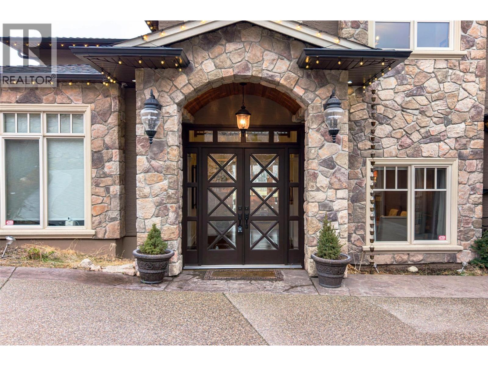 8784 Cortland Place, Coldstream, British Columbia  V1B 4B8 - Photo 3 - 10373472