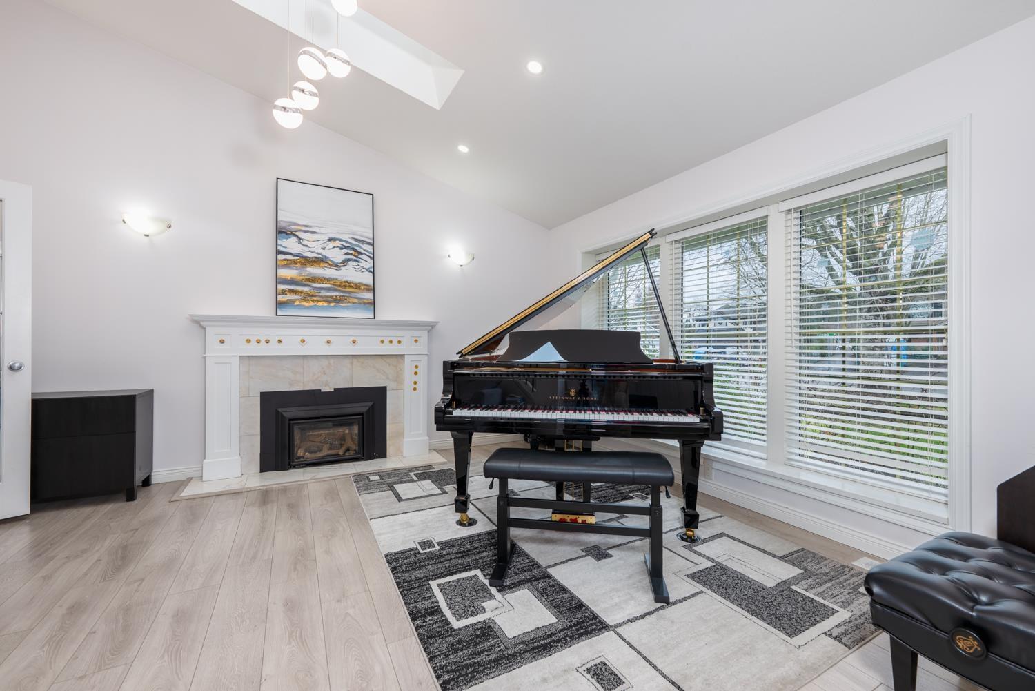 8769 215b Street, Langley, British Columbia  V1M 2E6 - Photo 2 - R3086139